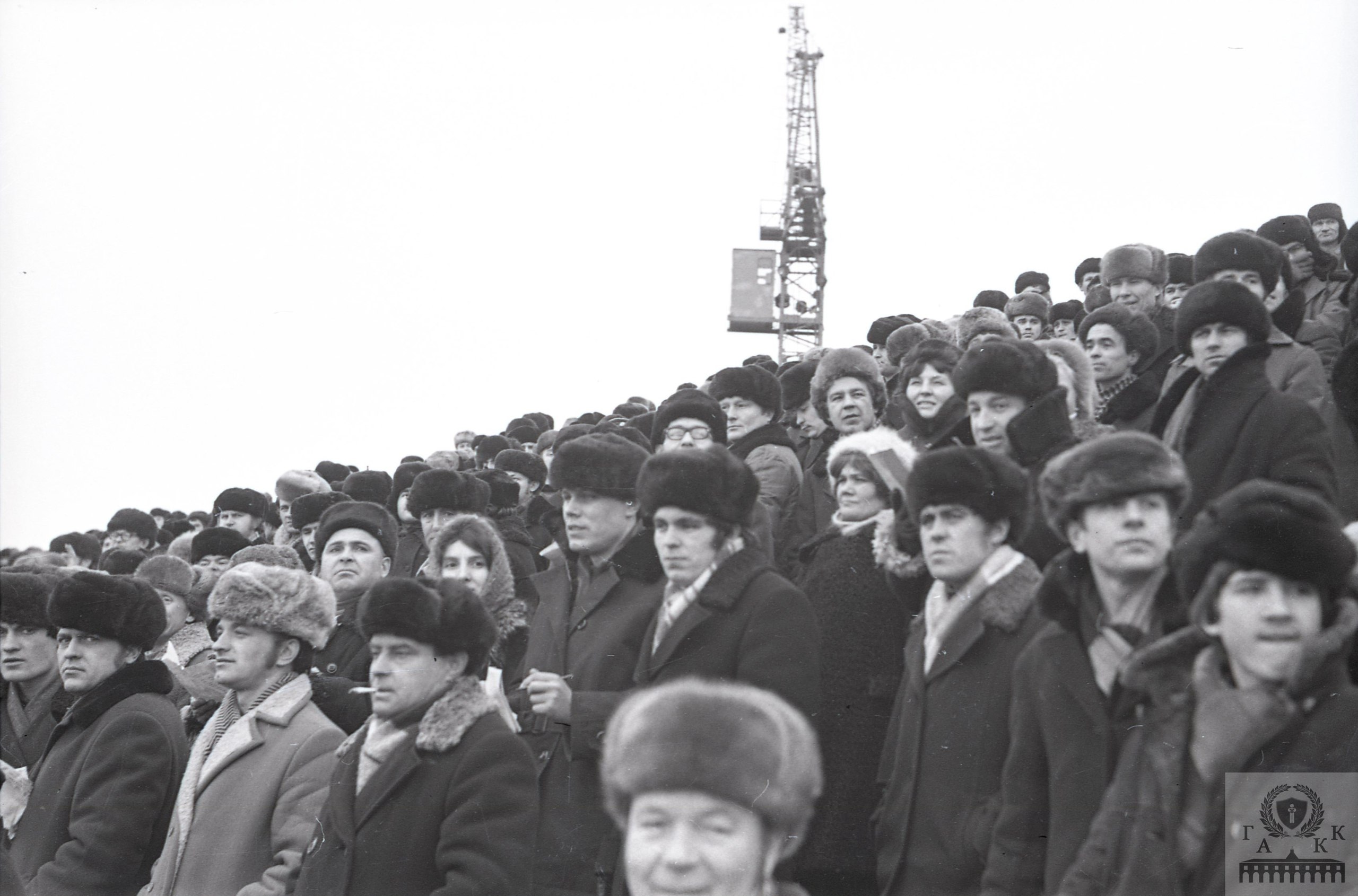 В декабре 1990 года в Красноярске состоялись международные соревнования по мотогонкам на льду (спидвею) с участием команд Англии, Норвегии, Чехословакии и СССР В декабре 1990 года в Красноярске состоялись международные соревнования по мотогонкам на льду (спидвею) с участием команд Англии, Норвегии, Чехословакии и СССР