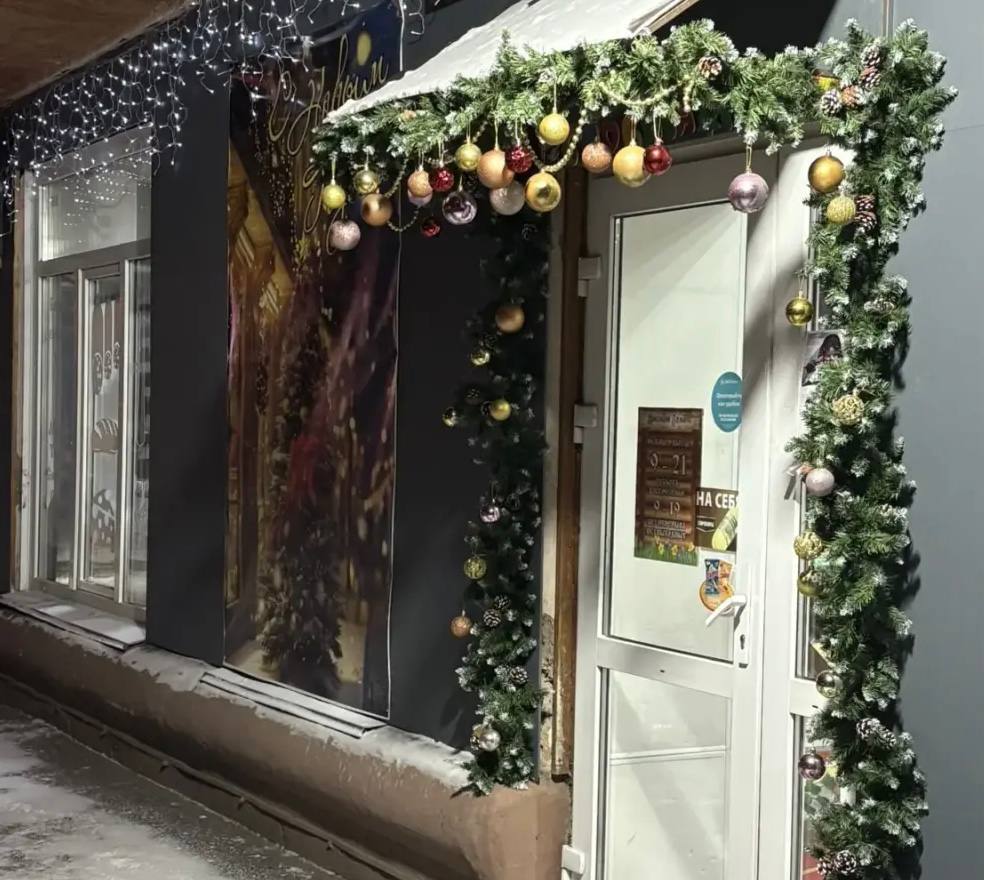 Кировский район тоже сияет! Праздничное настроение — буквально на каждом шагу Кировский район тоже сияет! Праздничное настроение — буквально на каждом шагу