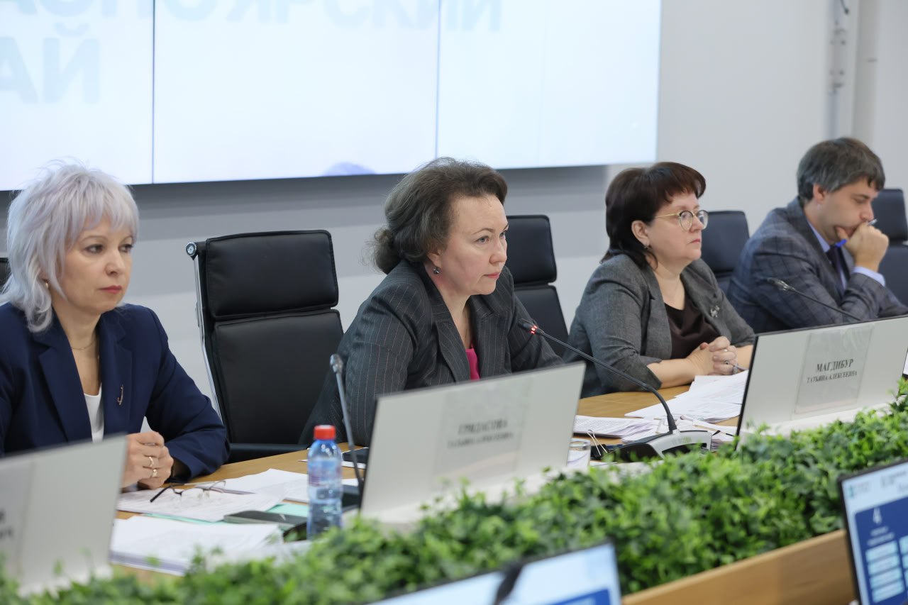 Губернатор Михаил Котюков провел стратсессию по реализации федерального проекта «Государство для людей», в котором Красноярский край участвует с 2023 года Губернатор Михаил Котюков провел стратсессию по реализации федерального проекта «Государство для людей», в котором Красноярский край участвует с 2023 года