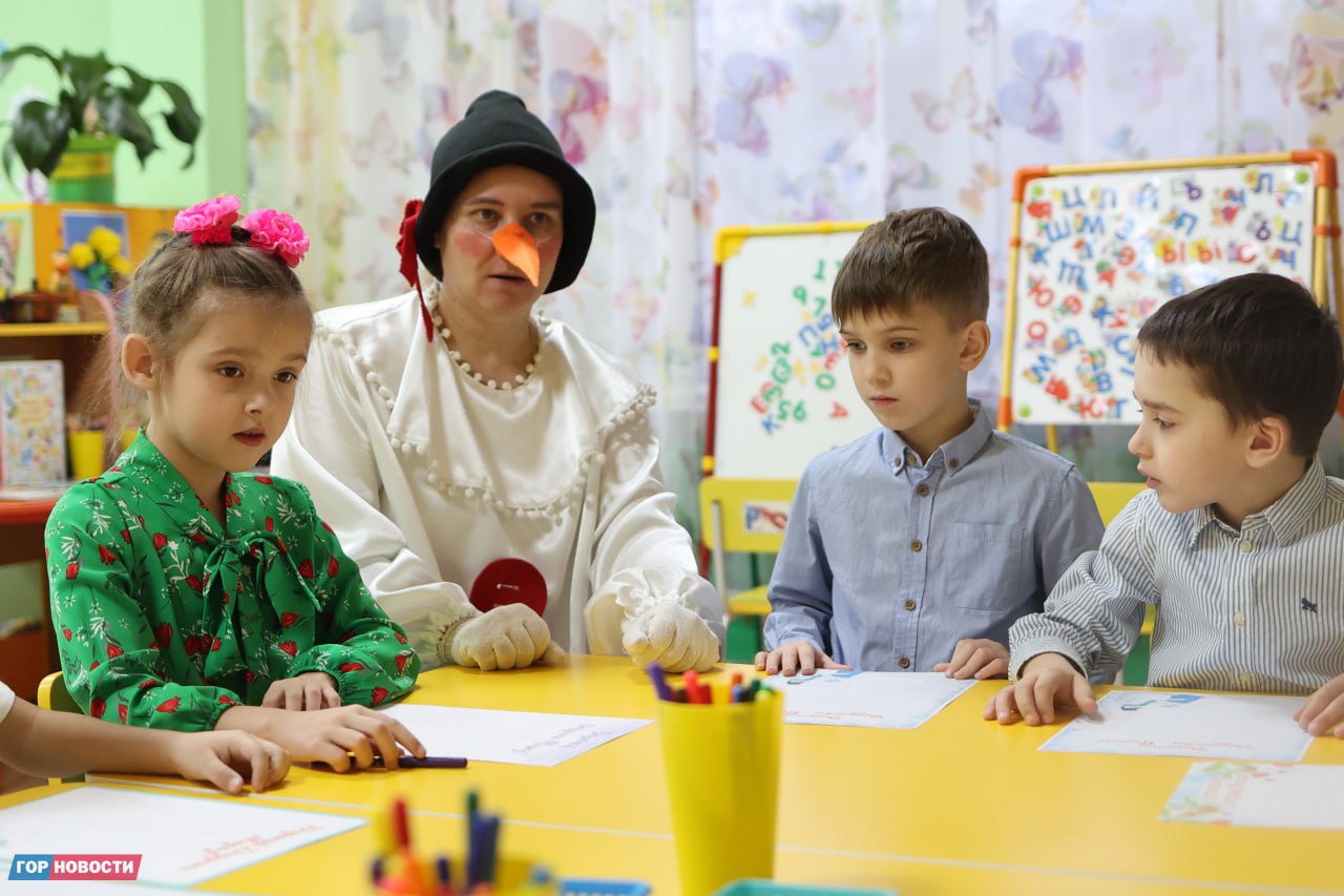 Со временем мы перестаём верить в чудеса и начинаем тонуть в делах и рабочих буднях Со временем мы перестаём верить в чудеса и начинаем тонуть в делах и рабочих буднях