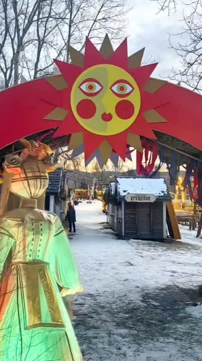 Нам бы так на Масленицу!. От подписчика: «Всё, что на видео – декорации к комедии "Масленица", которую снимают сейчас в Красноярске. Но задумка-то отличная, чтобы и в этой части острова Татышев проводить какие-то празники...