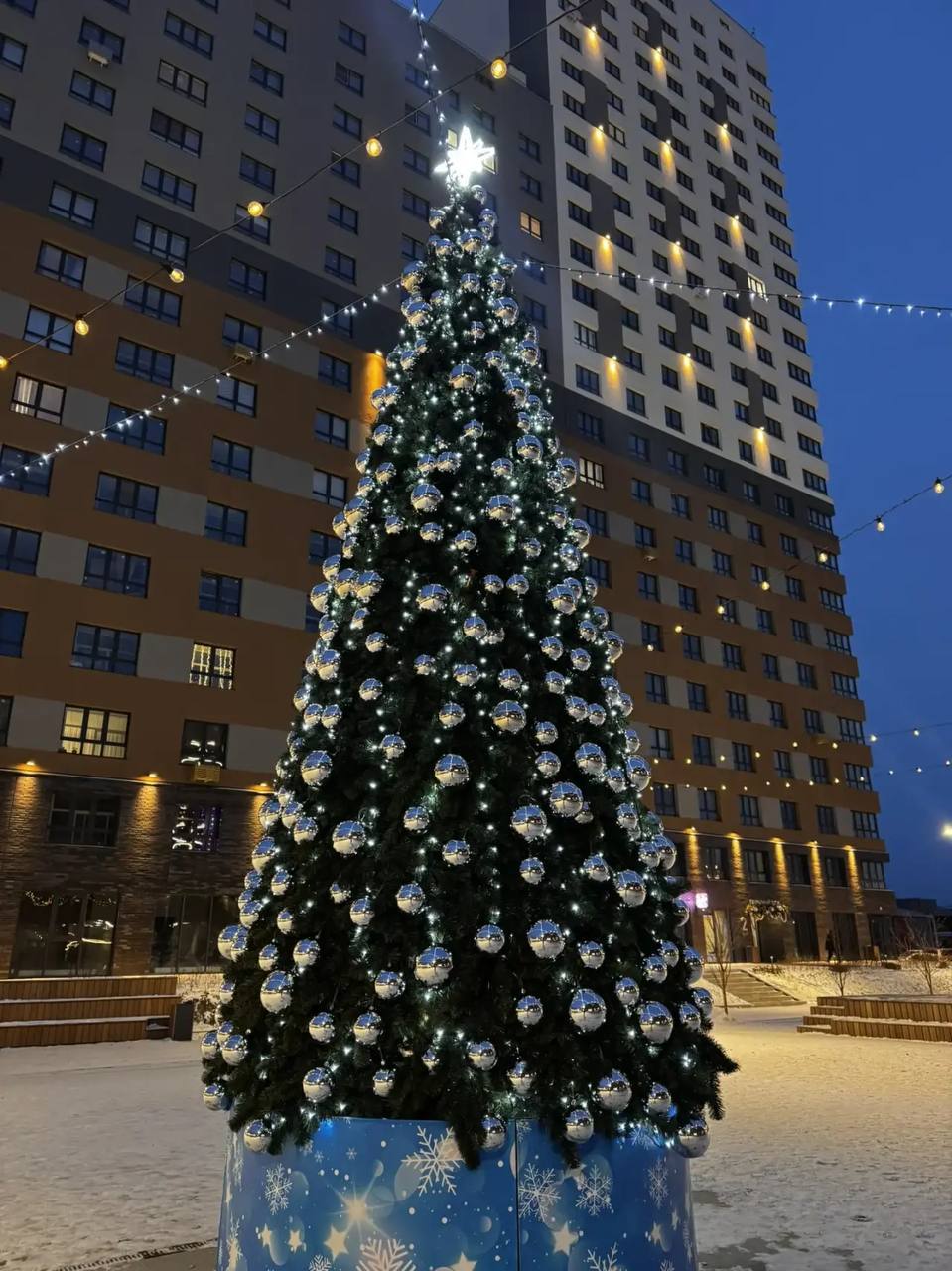Кировский район тоже сияет! Праздничное настроение — буквально на каждом шагу Кировский район тоже сияет! Праздничное настроение — буквально на каждом шагу