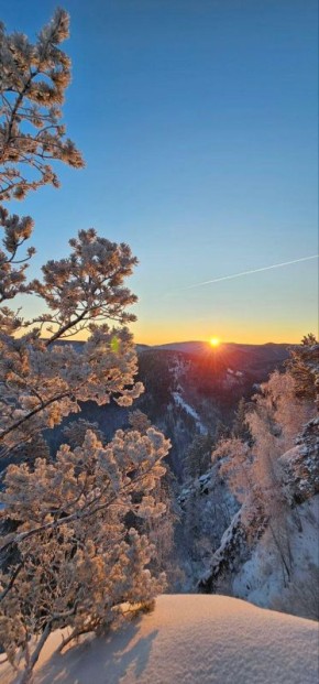 Рассвет на скале Такмак. За фото благодарим подписчицу Екатерину ТВК