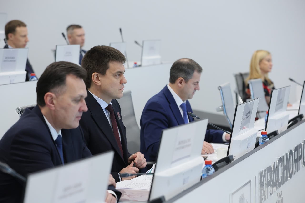 Губернатор Михаил Котюков провел стратсессию по реализации федерального проекта «Государство для людей», в котором Красноярский край участвует с 2023 года