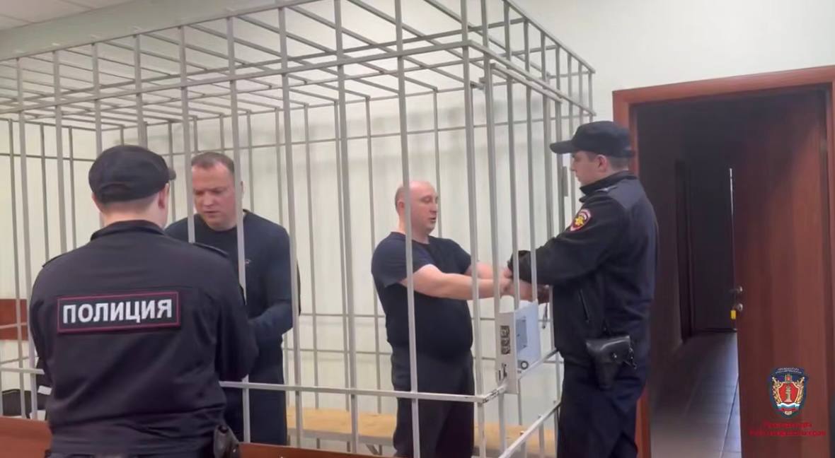 Два подполковника МВД крышевали игорный бизнес и брали взятки криптой, но сначала разграбили склад вещдоков