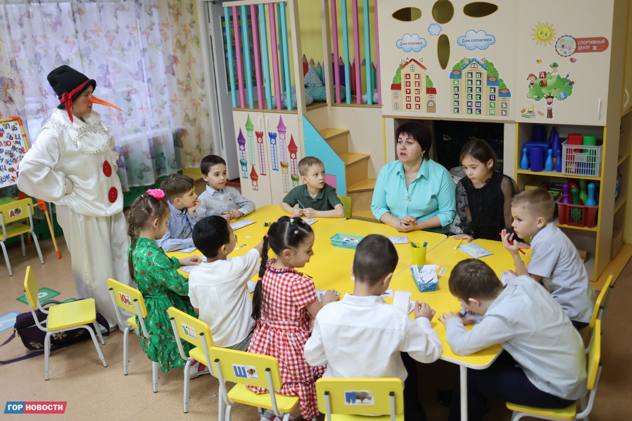 Со временем мы перестаём верить в чудеса и начинаем тонуть в делах и рабочих буднях Со временем мы перестаём верить в чудеса и начинаем тонуть в делах и рабочих буднях