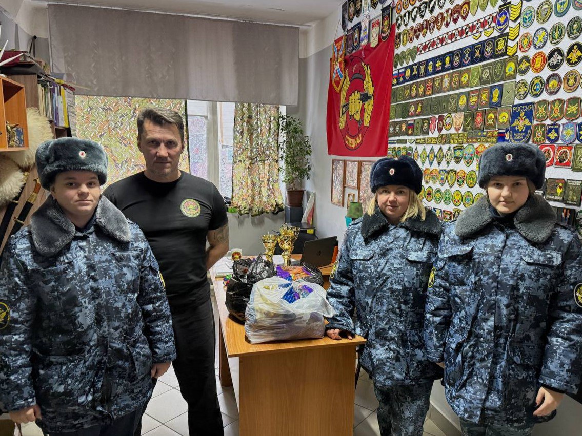 Сотрудники Шарыповского МФ УИИ ГУФСИН приняли активное участие в акции по сбору гуманитарной помощи для бойцов, участвующих в специальной военной операции