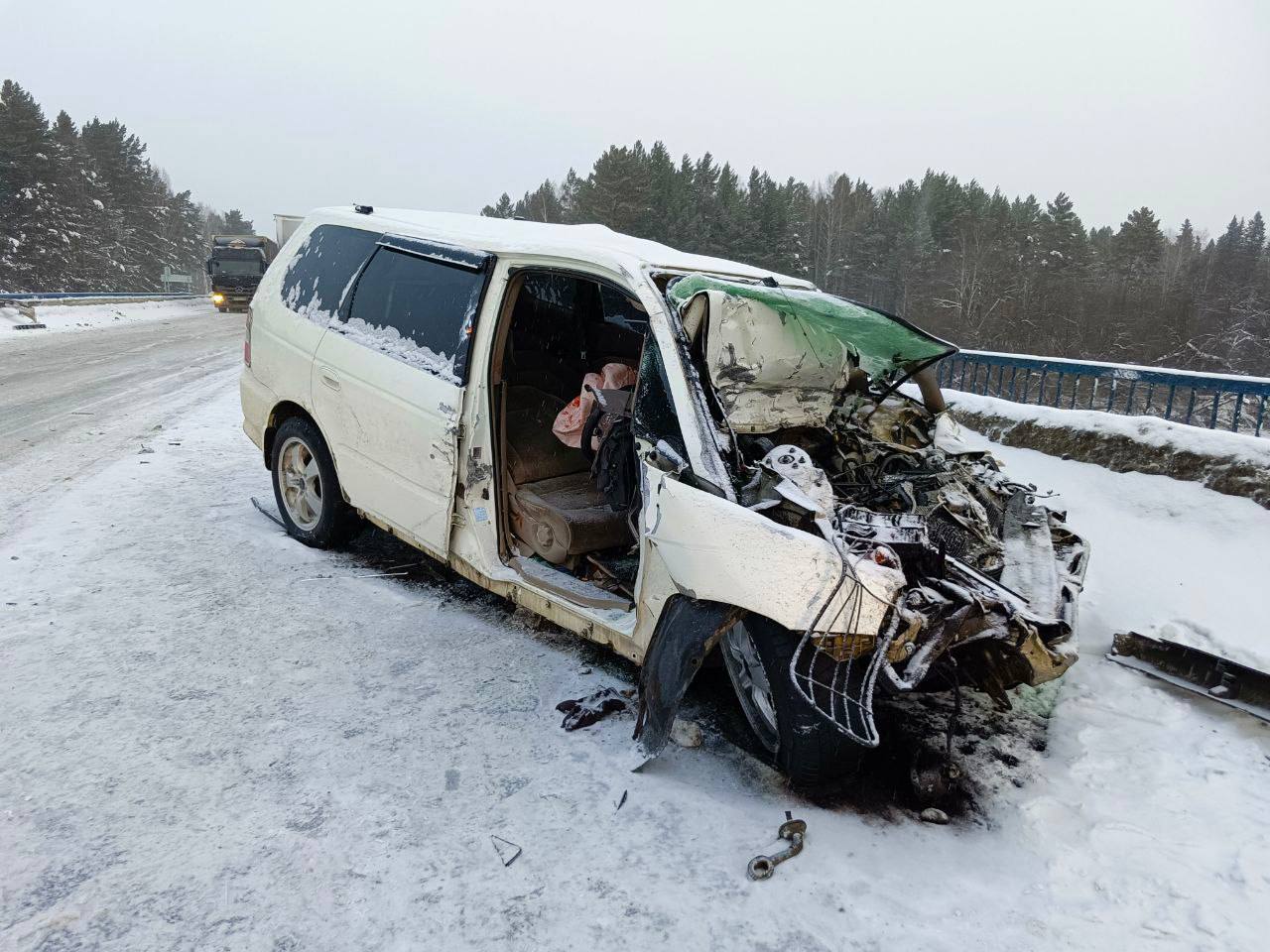 В Тайшетском округе сотрудники Госавтоинспекции проводят проверку по факту ДТП с тремя автомобилями и пострадавшим В Тайшетском округе сотрудники Госавтоинспекции проводят проверку по факту ДТП с тремя автомобилями и пострадавшим