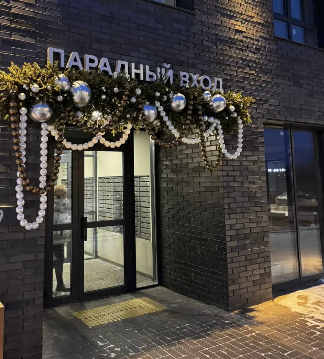 Кировский район тоже сияет! Праздничное настроение — буквально на каждом шагу