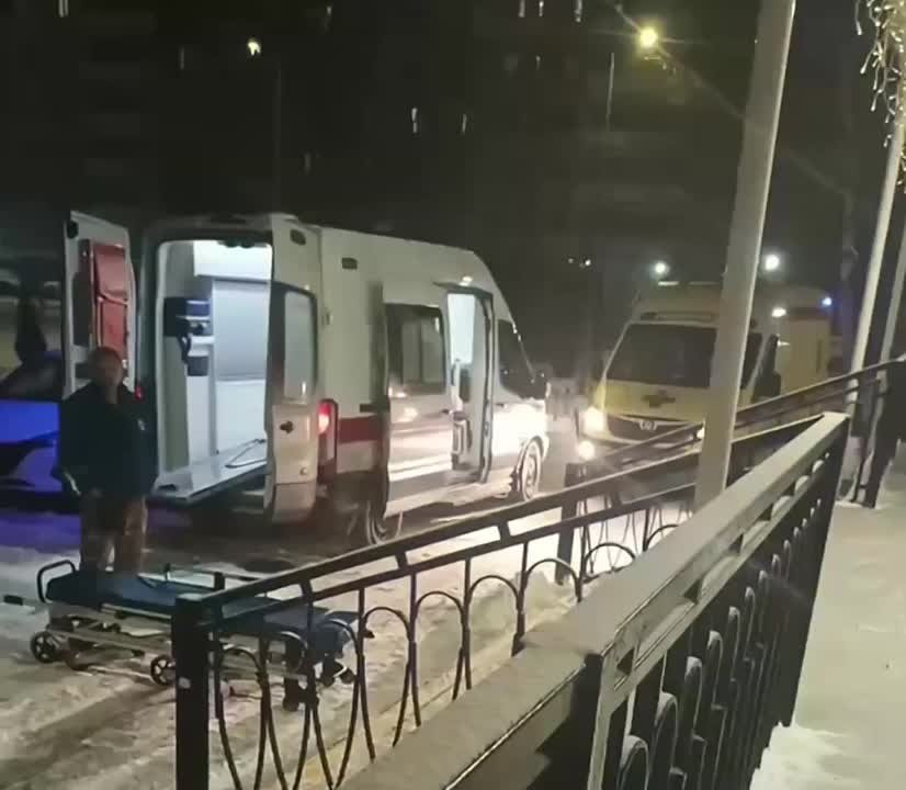 В Санкт-Петербурге 15-летний школьник с ножом напал на 29-летнюю учительницу математики, а после попытался свести счеты с жизнью