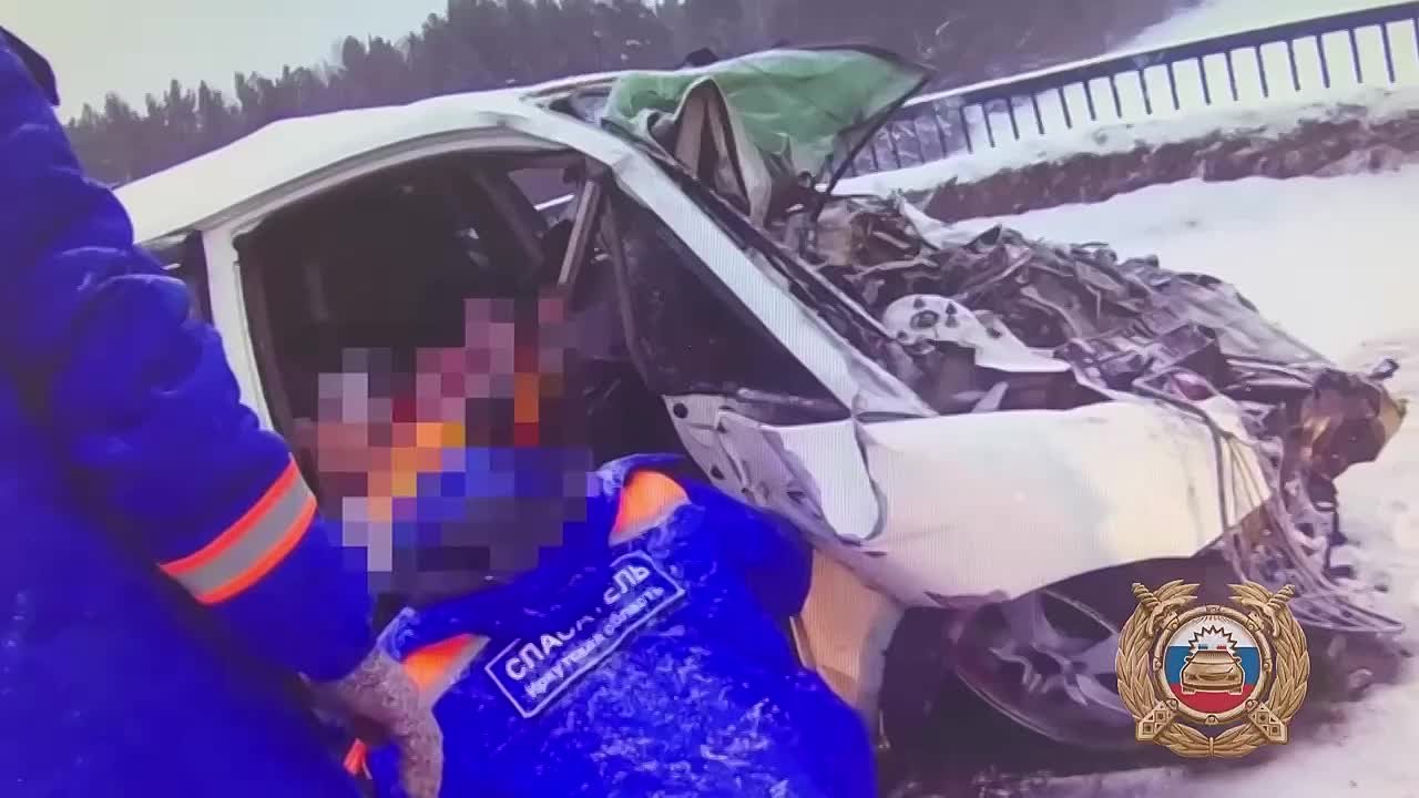 В Тайшетском округе сотрудники Госавтоинспекции проводят проверку по факту ДТП с тремя автомобилями и пострадавшим