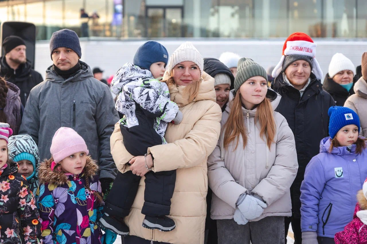 В речном клубе «Остров» состоялась одна из первых в этом сезоне новогодних ёлок — театрализованная история с неожиданными поворотами В речном клубе «Остров» состоялась одна из первых в этом сезоне новогодних ёлок — театрализованная история с неожиданными поворотами