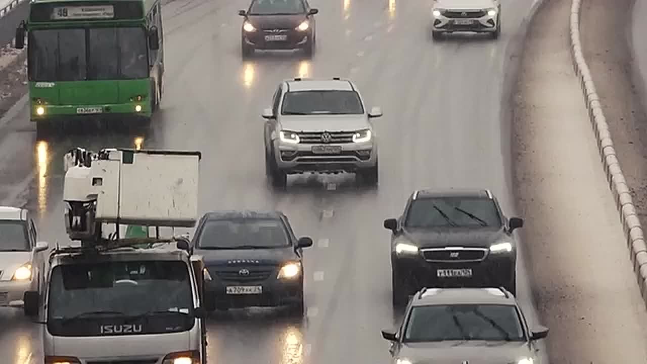 КРАСНОЯРЦЫ ЖАЛУЮТСЯ НА СКОЛЬЗКИЕ ДОРОГИ