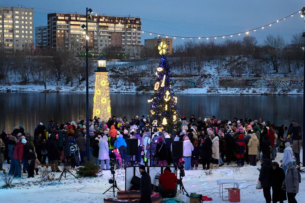 В речном клубе «Остров» состоялась одна из первых в этом сезоне новогодних ёлок — театрализованная история с неожиданными поворотами В речном клубе «Остров» состоялась одна из первых в этом сезоне новогодних ёлок — театрализованная история с неожиданными поворотами