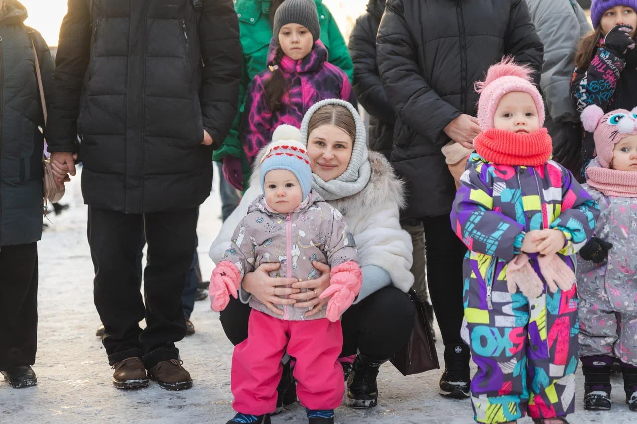В речном клубе «Остров» состоялась одна из первых в этом сезоне новогодних ёлок — театрализованная история с неожиданными поворотами В речном клубе «Остров» состоялась одна из первых в этом сезоне новогодних ёлок — театрализованная история с неожиданными поворотами