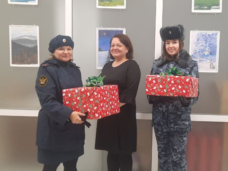 Сотрудники ИК-22 приняли участие во Всероссийской благотворительной акции «Коробка храбрости»