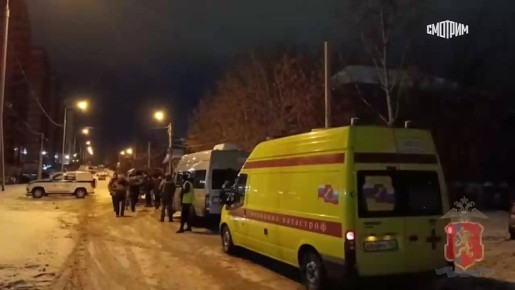 В Красноярске силовики задержали вооруженного мужчину, который забаррикадировался в частном доме вместе с семилетним ребенком, сообщила Ирина Волк