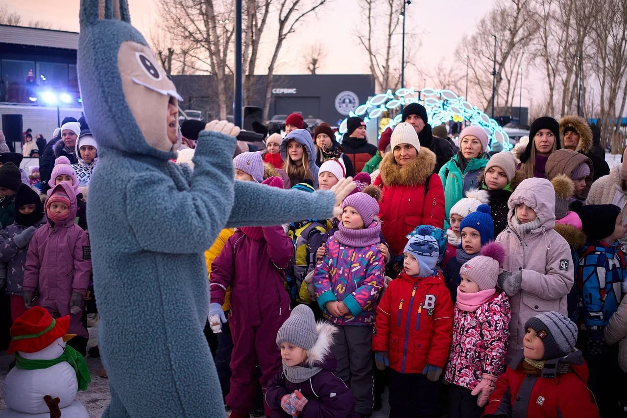 В речном клубе «Остров» состоялась одна из первых в этом сезоне новогодних ёлок — театрализованная история с неожиданными поворотами В речном клубе «Остров» состоялась одна из первых в этом сезоне новогодних ёлок — театрализованная история с неожиданными поворотами
