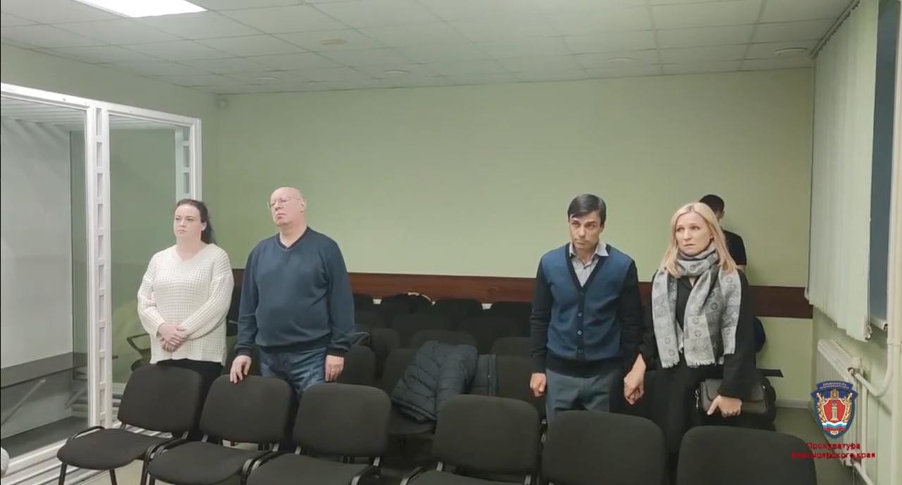 Чиновников осудили за незаконный бизнес с парковками