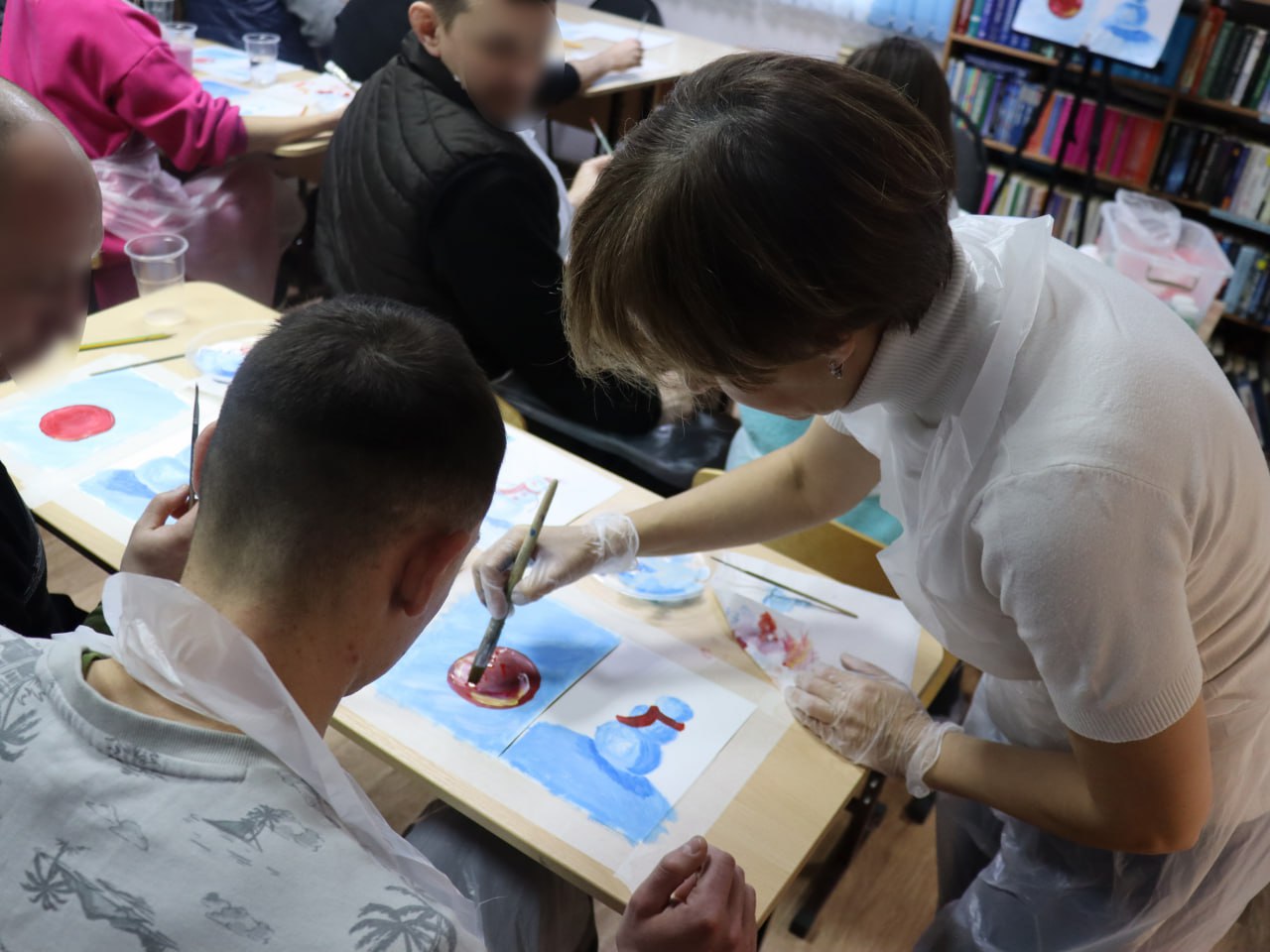 В КП-19 для осужденных прошел мастер-класс красноярской художницы Елены Акуловой В КП-19 для осужденных прошел мастер-класс красноярской художницы Елены Акуловой