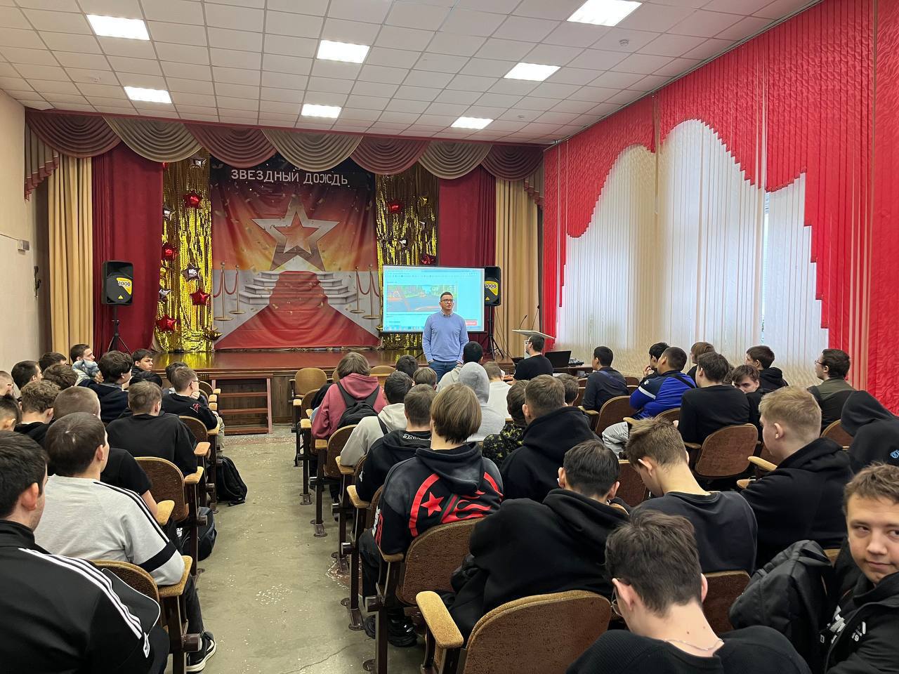 Руководитель красноярской Госавтоинспекции посетил автотранспортный техникум Руководитель красноярской Госавтоинспекции посетил автотранспортный техникум