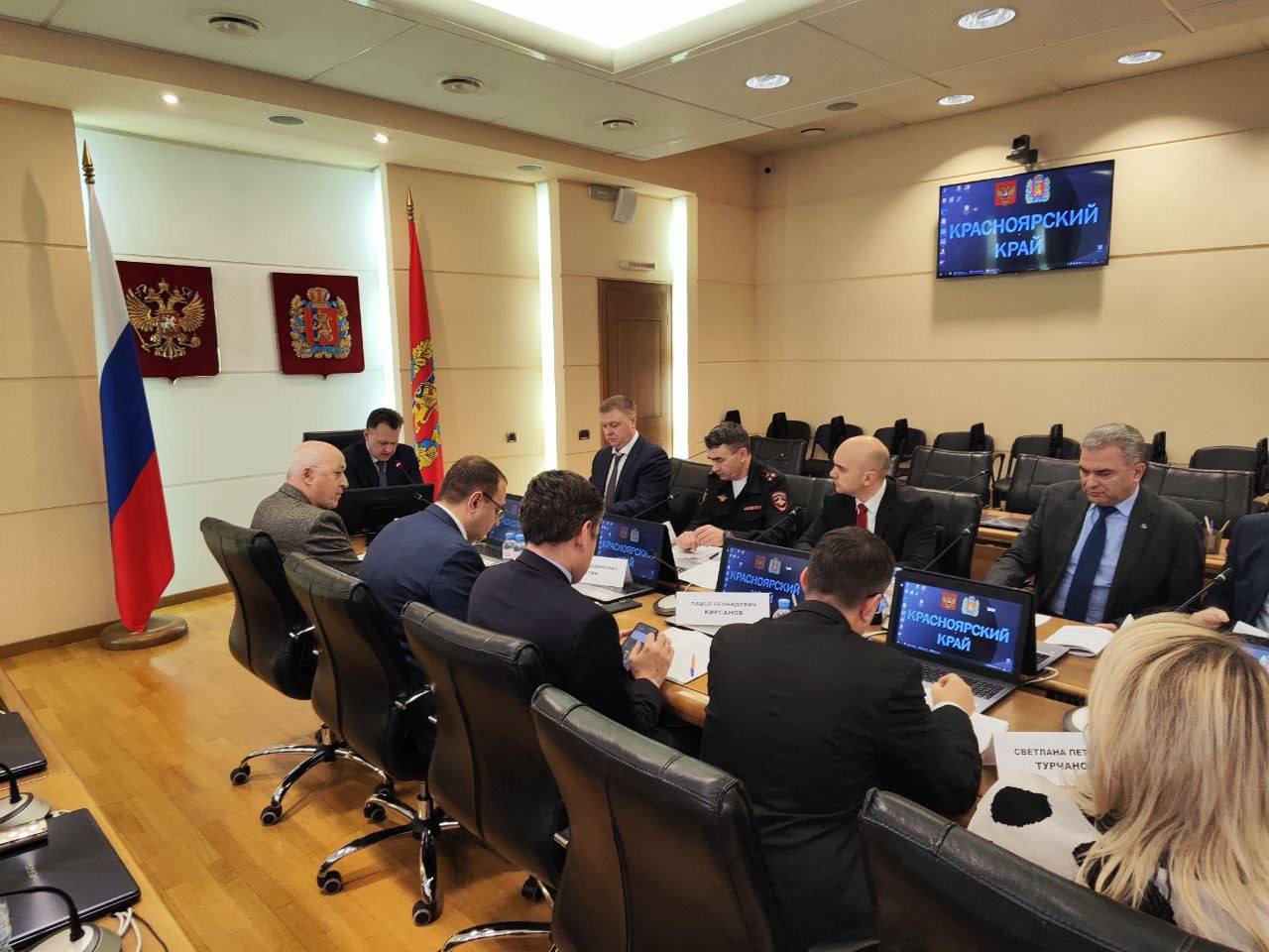 Руководитель Управления Госавтоинспекции ГУ МВД России по Красноярскому краю Сергей Молявко принял участие в заседании внеплановой краевой комиссии по обеспечению безопасности дорожного движения