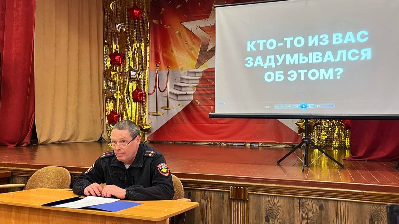 Руководитель красноярской Госавтоинспекции посетил автотранспортный техникум