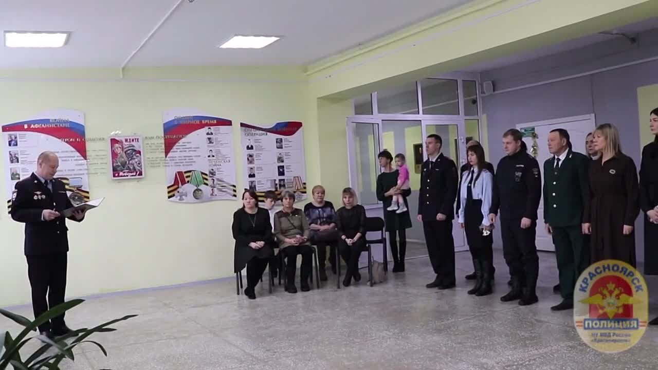 Память героя жива. Сегодня в Дивногорске коллеги, друзья и родные почтили память полицейского Дениса Сумина, погибшего при исполнении служебного долга