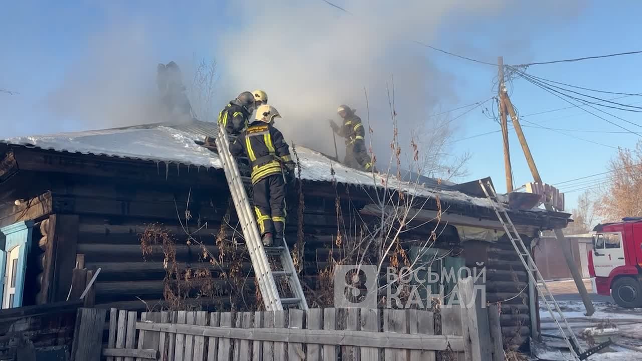 Наша съемочная группа находится на месте пожара в центре Красноярске на ул. Республики