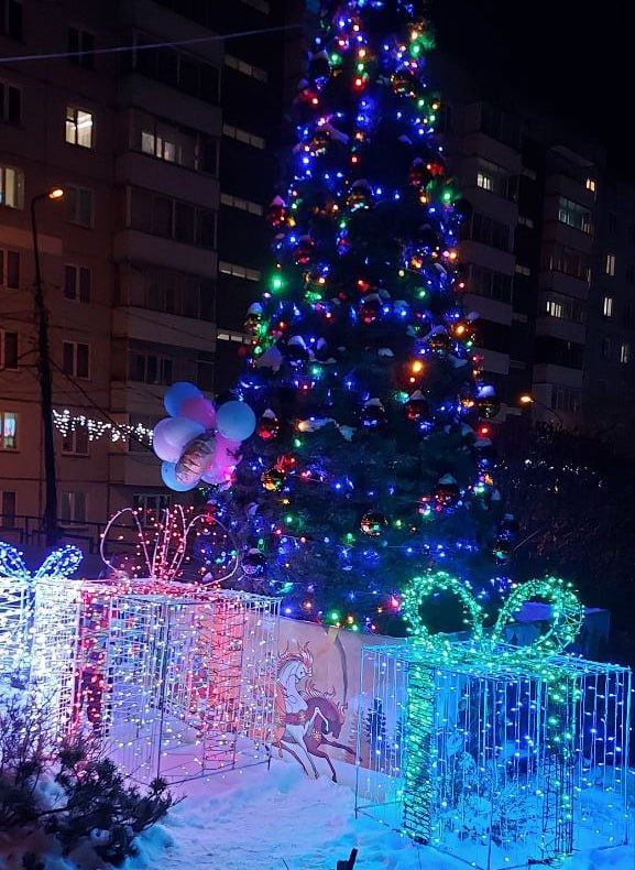 Продолжаем делиться тем, как украшены дворы нашего города
