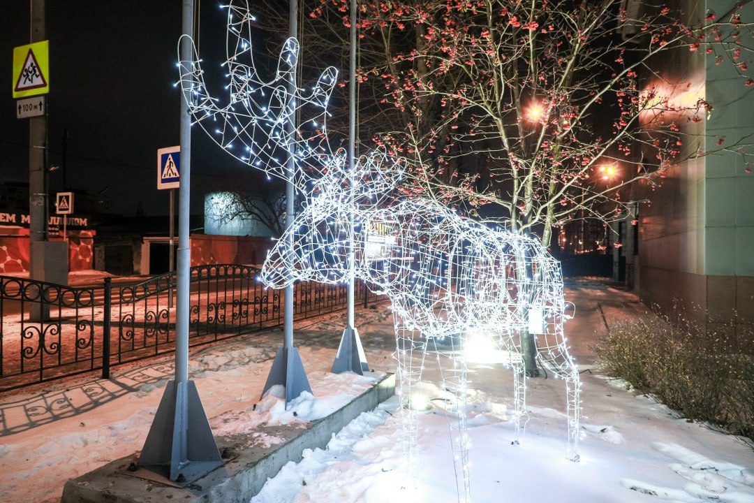Наш фотограф Дмитрий Шабалин постоянно грезит чудесами! Иногда он верит в выход футбольного «Енисея» в российскую премьер-лигу, прилёт инопланетян, а также всегда готов к встрече с шамаханской царицей на улицах зимнего... Наш фотограф Дмитрий Шабалин постоянно грезит чудесами! Иногда он верит в выход футбольного «Енисея» в российскую премьер-лигу, прилёт инопланетян, а также всегда готов к встрече с шамаханской царицей на улицах зимнего...
