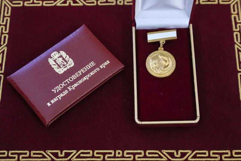 Женщины, удостоенные знаком «Материнская слава», получат больше свободы в использовании выплат