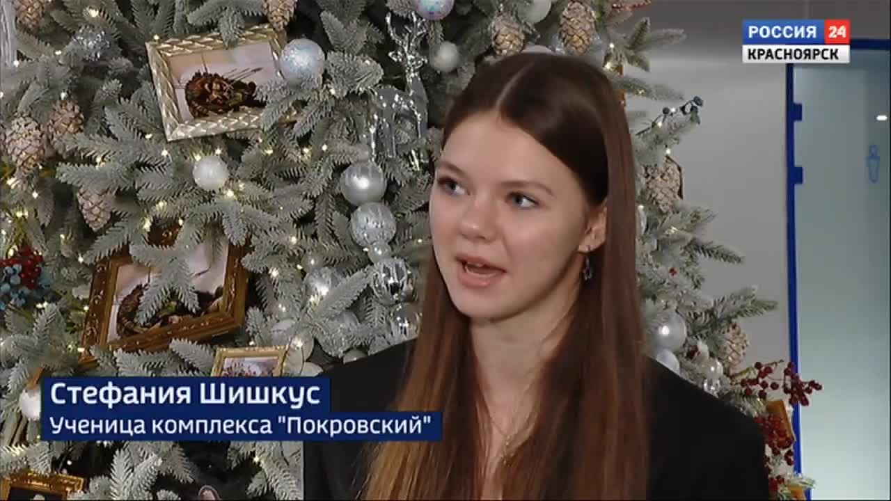 Лучшим подросткам Красноярска торжественно вручили первые паспорта