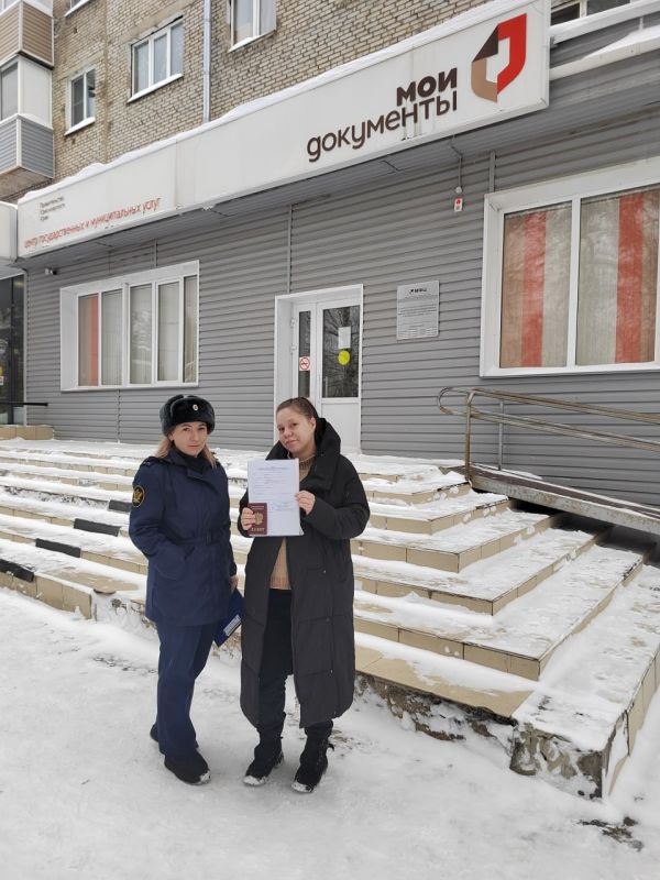 Сотрудники Лесосибирского МФ УИИ ГУФСИН оказали помощь в восстановлении документов осужденной женщине, которая готовится стать мамой