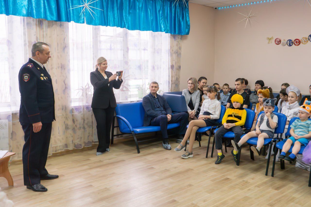 Сотрудники ГУ МВД России по краю исполнили новогодние мечты ребят из Центра семьи и детей! Сотрудники ГУ МВД России по краю исполнили новогодние мечты ребят из Центра семьи и детей!