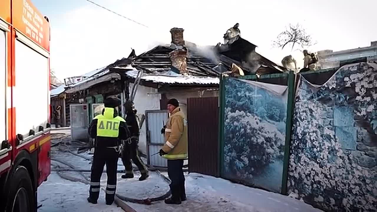 «ЦВЕТЫ» НА ПЕПЕЛИЩЕ: ПОЖАР УНЕС ЖИЗНЬ ПОЖИЛОЙ ЖЕНЩИНЫ