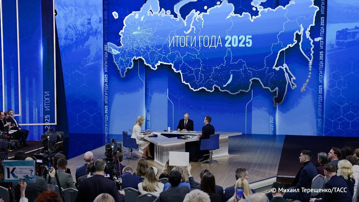 Путин о поддержке семей:. Выплачивать пособие по уходу за ребенком до трех лет правильно, правительство должно подумать, как это сделать