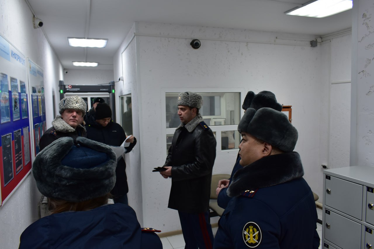 Начальник ГУФСИН генерал-лейтенант внутренней службы Антон Ефаркин посетил пенитенциарные учреждения, расположенные за Полярным кругом Начальник ГУФСИН генерал-лейтенант внутренней службы Антон Ефаркин посетил пенитенциарные учреждения, расположенные за Полярным кругом