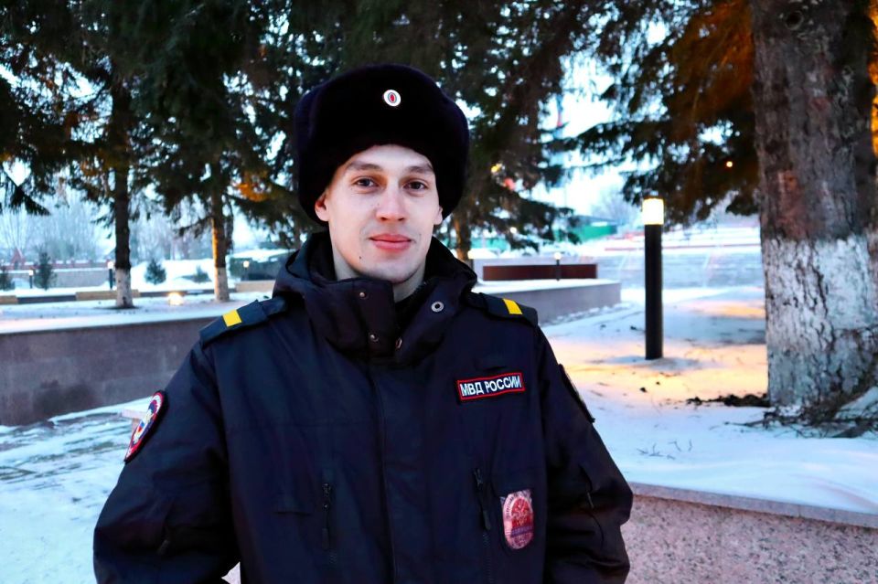 Хороших выходных вам желает сотрудник патрульно-постовой службы МО МВД России «Емельяновский» Максим Ащеулов