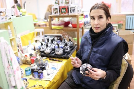 На фабрике «Бирюсинка» в преддверии праздников царит особая, почти сказочная атмосфера