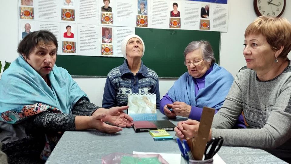 Представьте любимую бабушку, которая вяжет внукам носочки, готовит самые вкусные пирожки и всегда даст мудрый совет