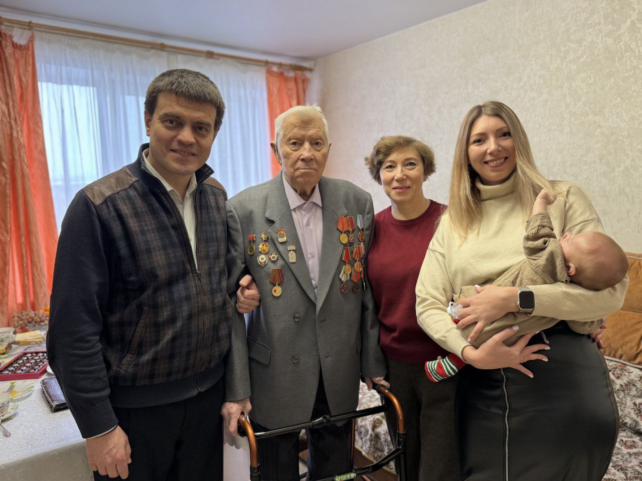 Ветеран Великой Отечественной войны и почетный гражданин Красноярска Василий Миронович Изосимов отметил свой 100-летний юбилей