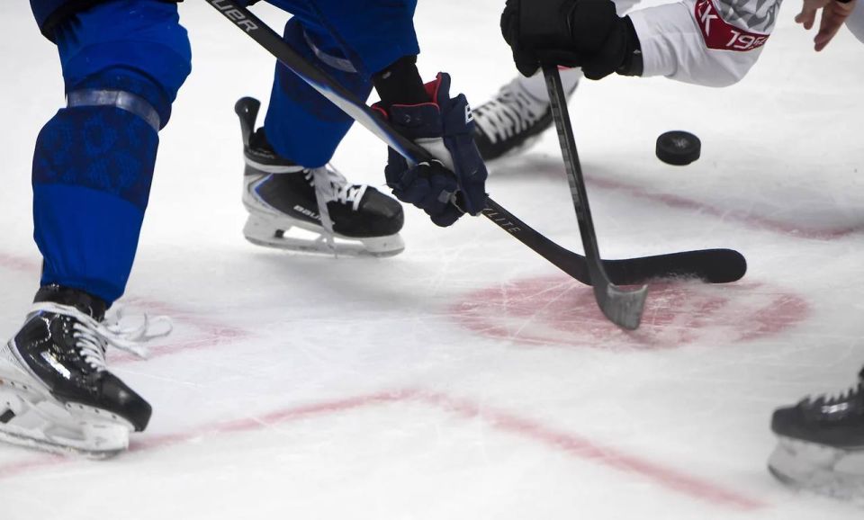 В Самаре хоккейный матч начался на час позже из-за проблем с освещением