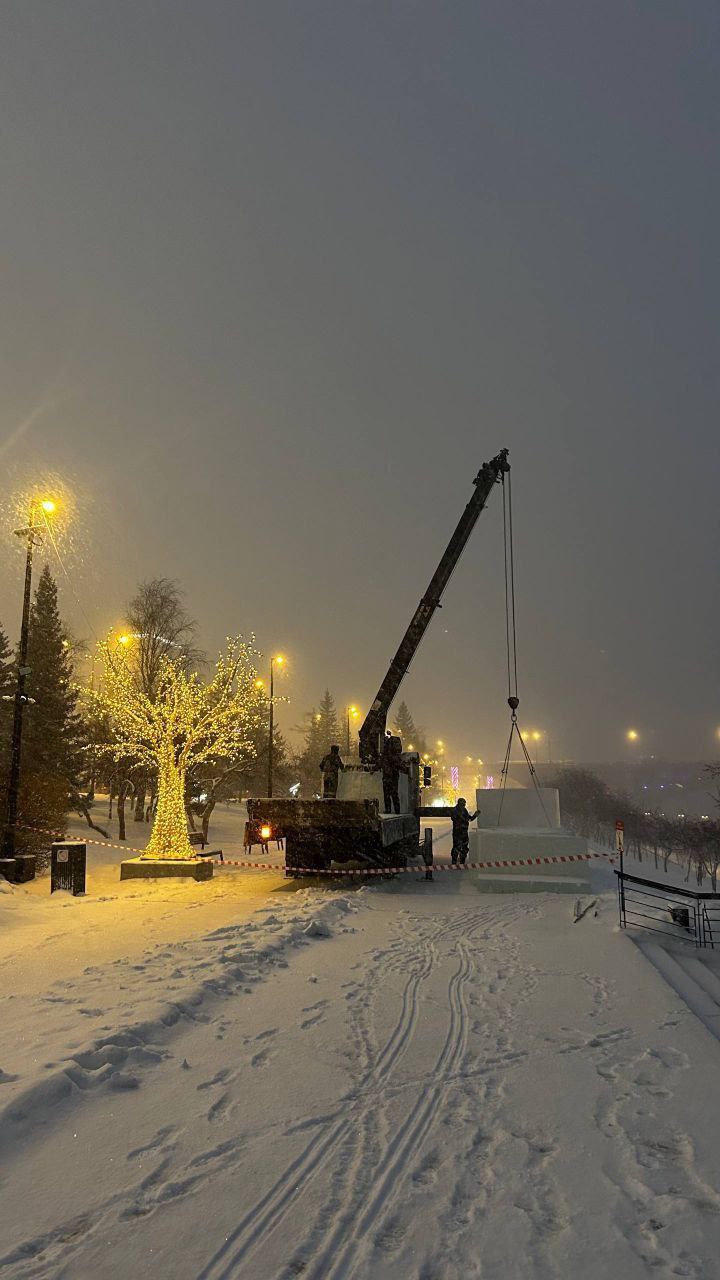 Подготовка к фестивалю «Волшебный лёд Сибири» в самом разгаре