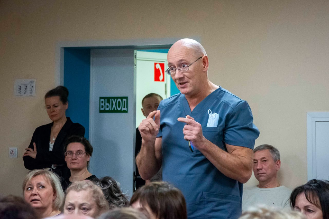 Замминистра здравоохранения края Алексей Коноваленко провел встречу с коллективами медучреждений и жителями Ачинска Замминистра здравоохранения края Алексей Коноваленко провел встречу с коллективами медучреждений и жителями Ачинска