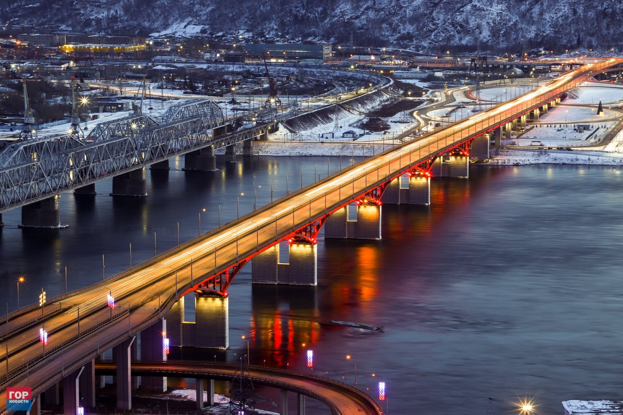 Вечер бредит тайной и тысячами ярких огней! Что-то есть романтичного в городских индустриальных пейзажах Вечер бредит тайной и тысячами ярких огней! Что-то есть романтичного в городских индустриальных пейзажах