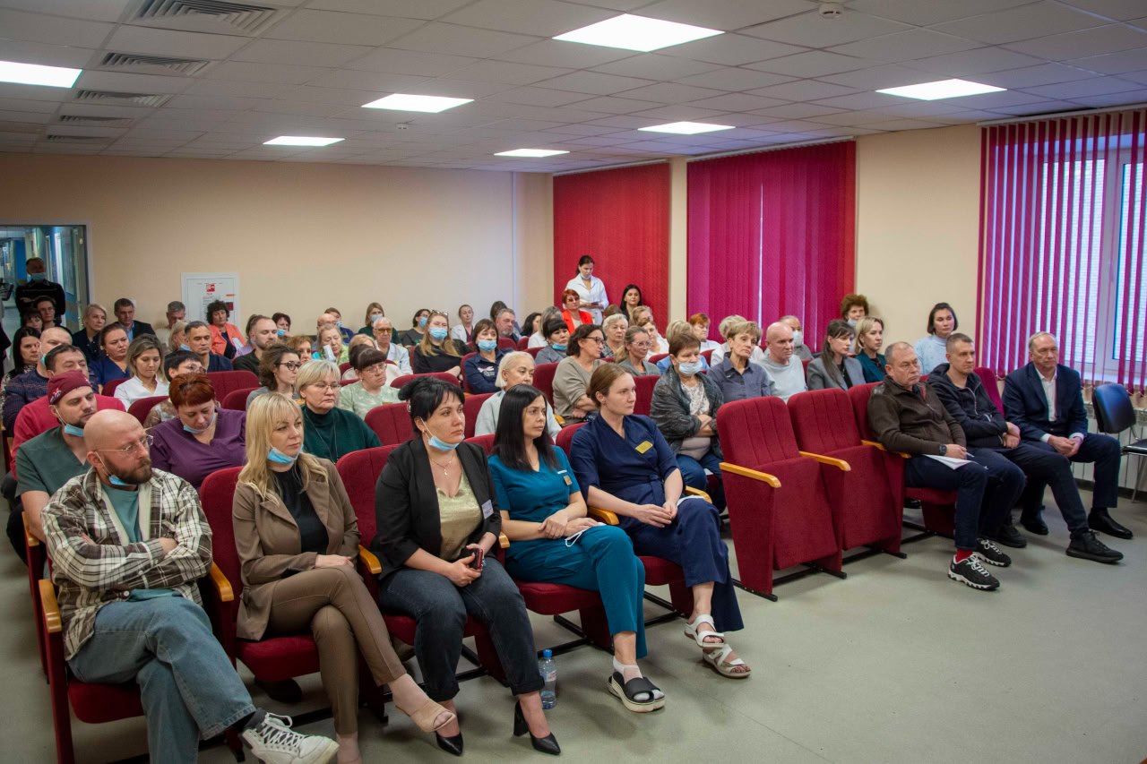 Замминистра здравоохранения края Алексей Коноваленко провел встречу с коллективами медучреждений и жителями Ачинска Замминистра здравоохранения края Алексей Коноваленко провел встречу с коллективами медучреждений и жителями Ачинска