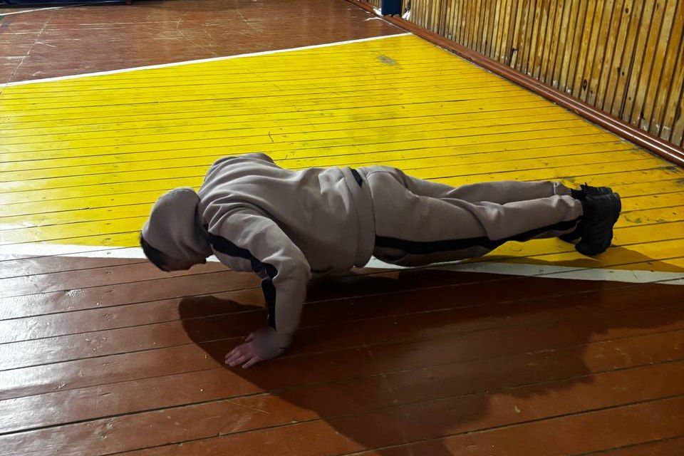 Девять осужденных к принудительным работам, отбывающих наказание в ИУФИЦ ИК-24, стали обладателями значков ГТО