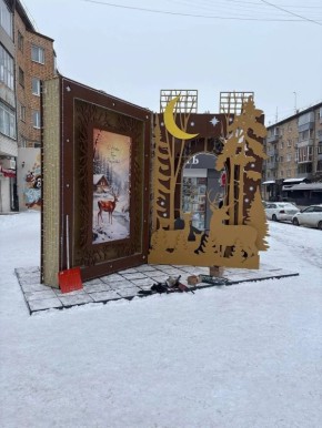 Улицы города продолжают наполняться светом и сказочными образами