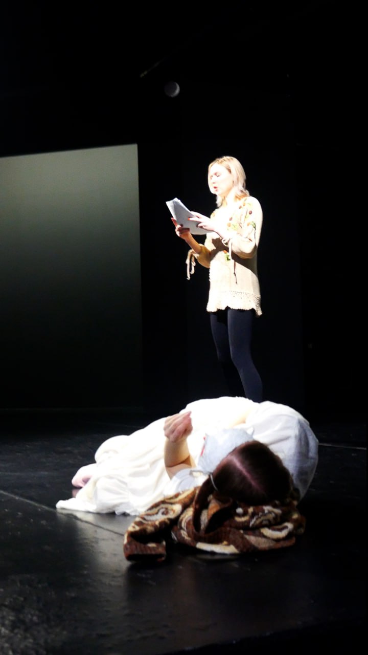 Если попробовать вспомнить новогодние и рождественские песни местных исполнителей, то сразу вспоминается трек «Какой ты сейчас» группы «Перерыв 20 минут» и песня «Утренник» группы «Монголоид» из «Детского альбома» Если попробовать вспомнить новогодние и рождественские песни местных исполнителей, то сразу вспоминается трек «Какой ты сейчас» группы «Перерыв 20 минут» и песня «Утренник» группы «Монголоид» из «Детского альбома»